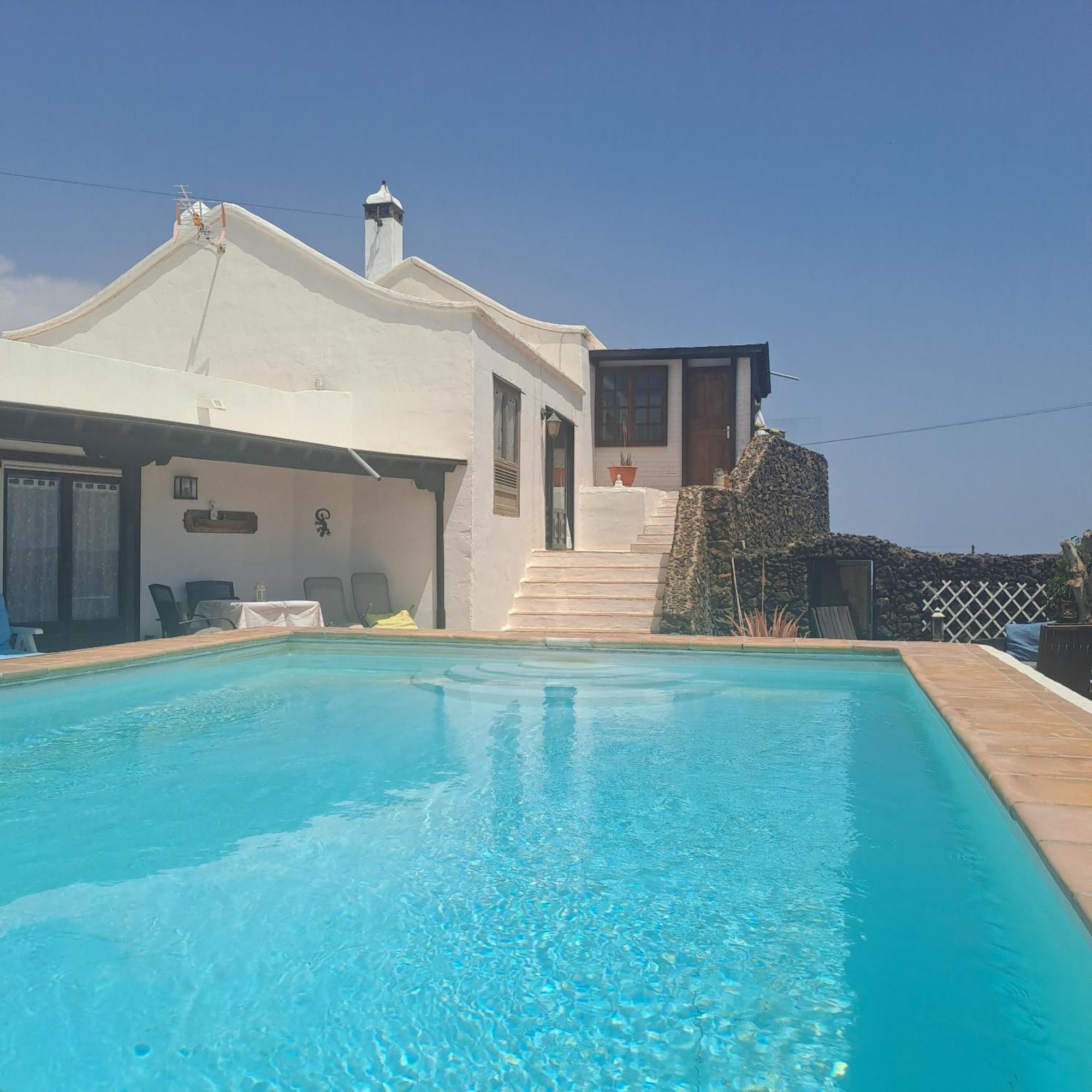 ティアス Tipica Lanzarote House Only Adults Bed & Breakfast エクステリア 写真