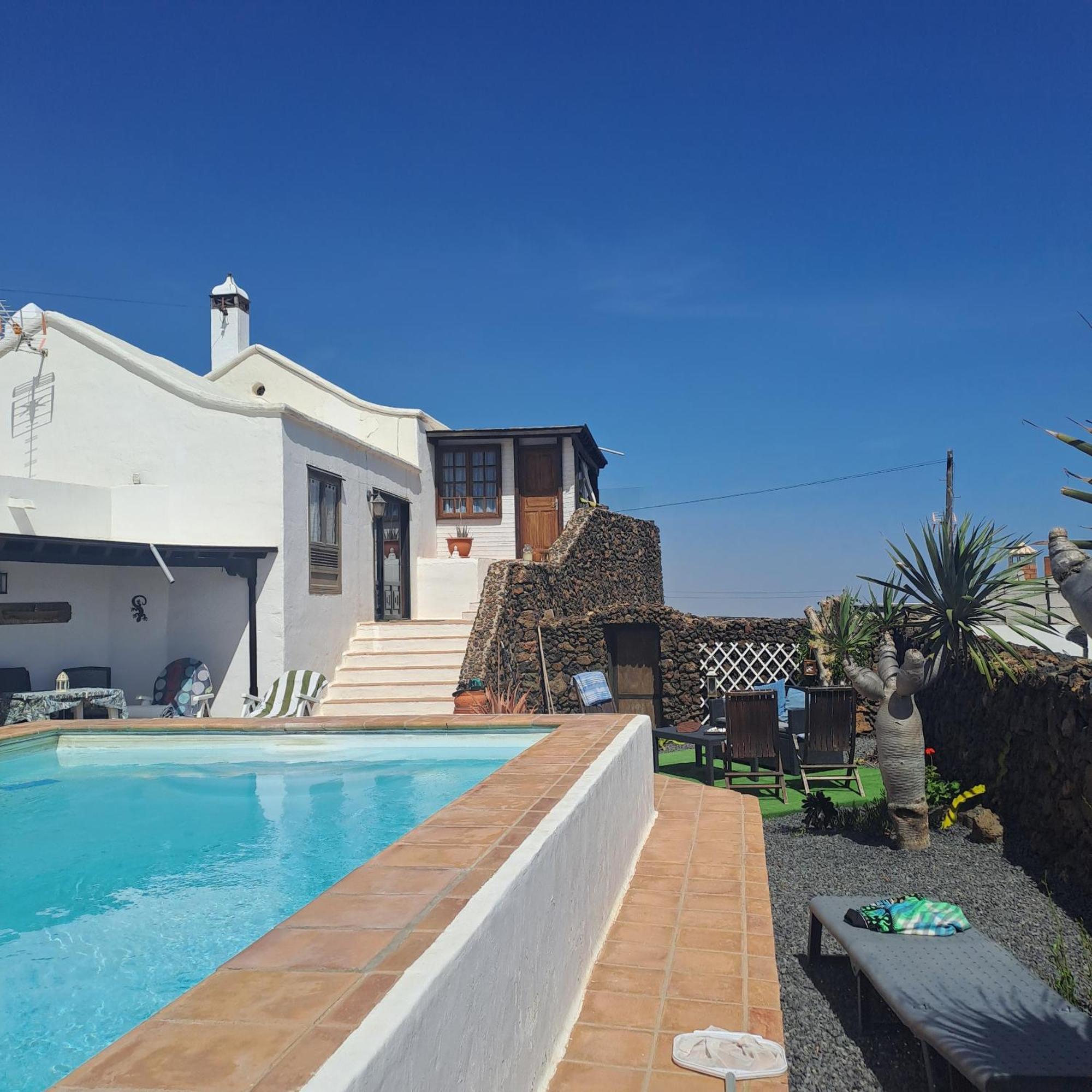 ティアス Tipica Lanzarote House Only Adults Bed & Breakfast エクステリア 写真